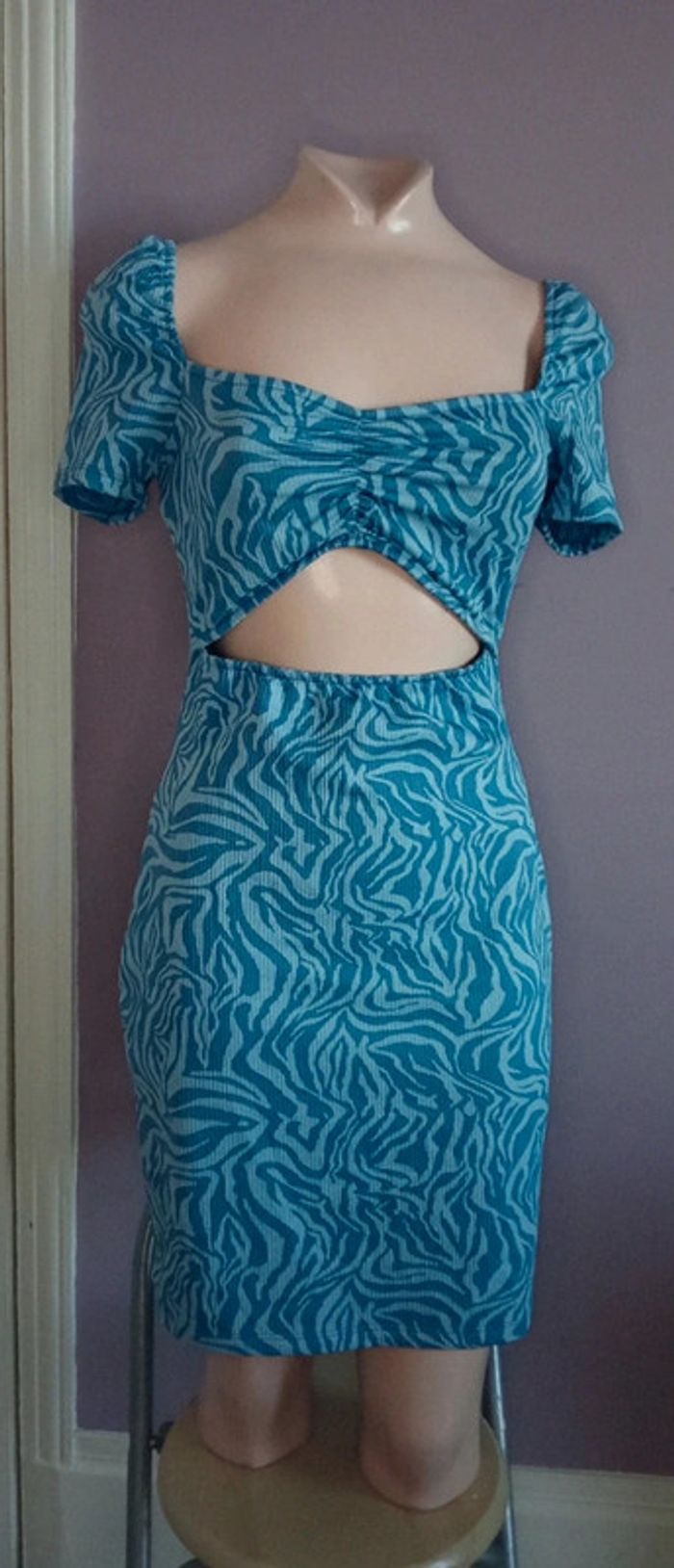 Magnifique robe bleu ouverte au-dessus du ventre - Shien - Taille M - photo numéro 2