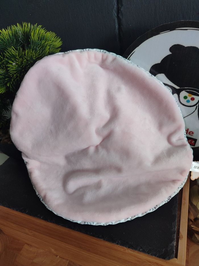 Doudou plat lapin kaloo Perle rond rose broderie fleur Blanc Doré Noeud Gris - photo numéro 2