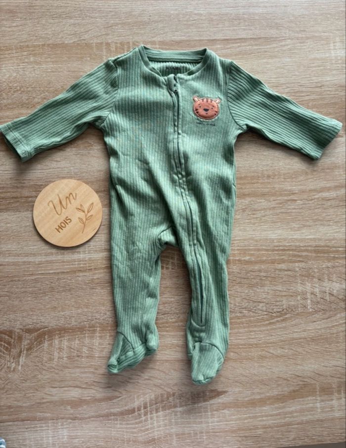 3 pyjamas 1 mois - photo numéro 2