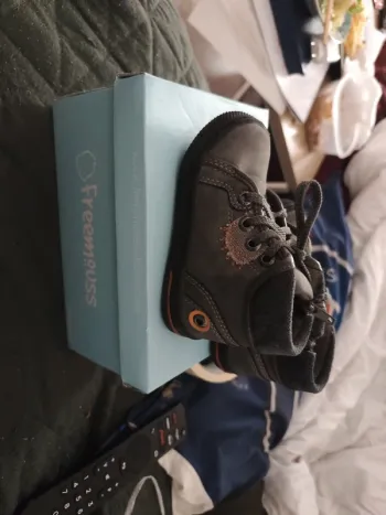 Paire de chaussures porter qune fois taille 23