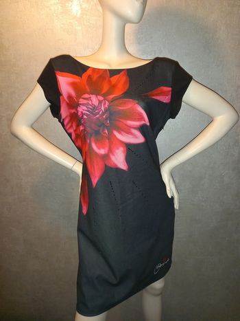 robe noire fleur rouge desigual taille 42