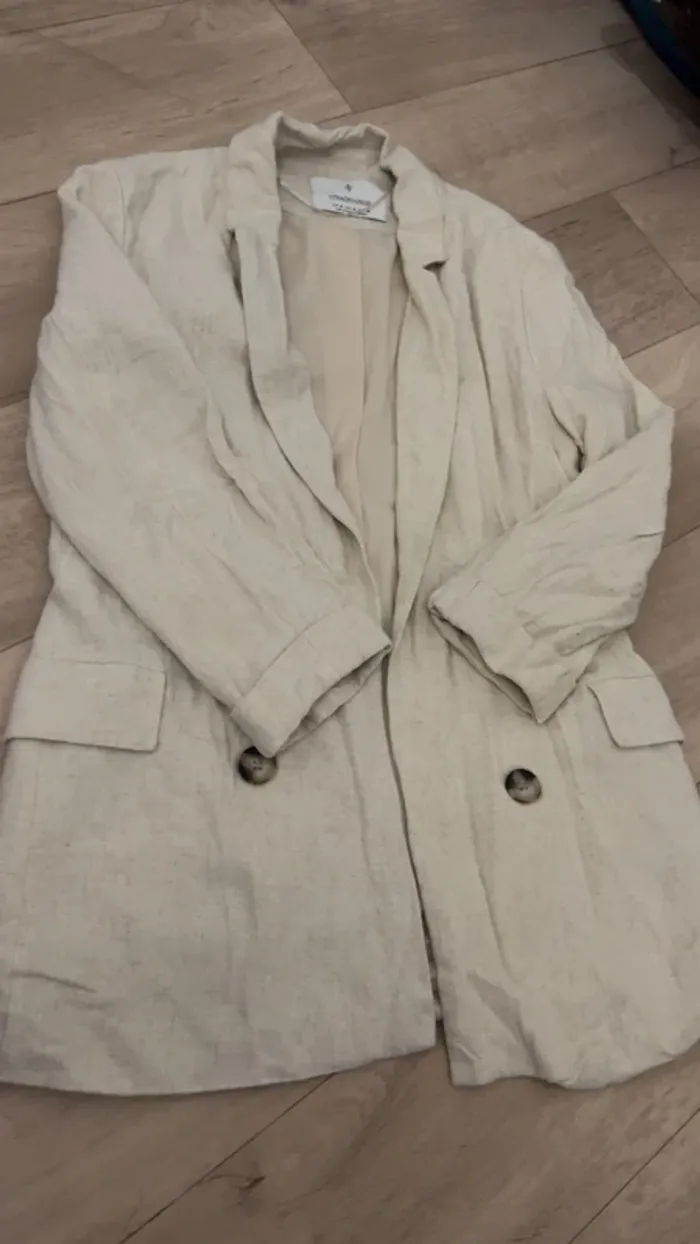 Veste stradivarius Taille M beige porté 1 fois - photo numéro 4