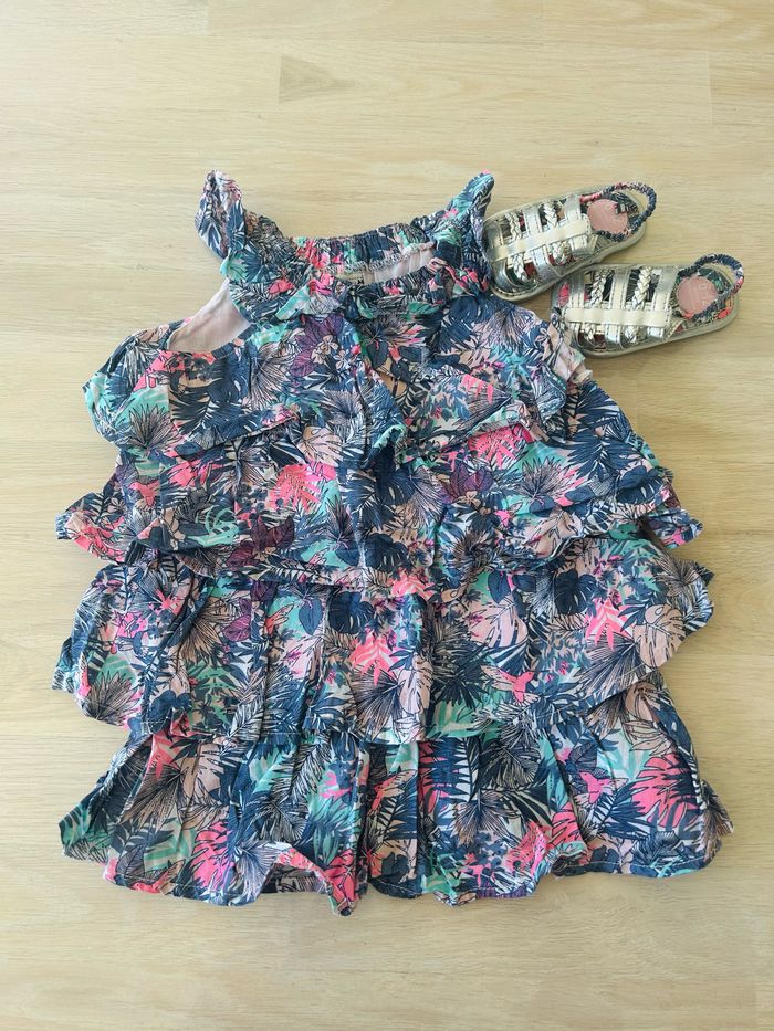 Robe 9 mois + sandales assorties