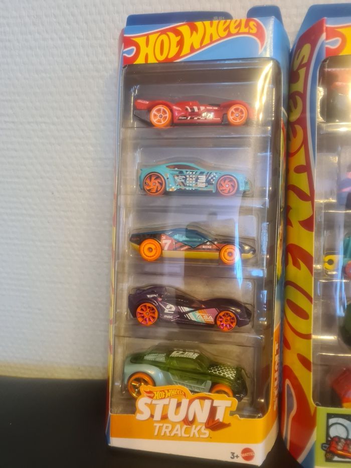 2 lots de voitures hot wheels NEUFS - photo numéro 2