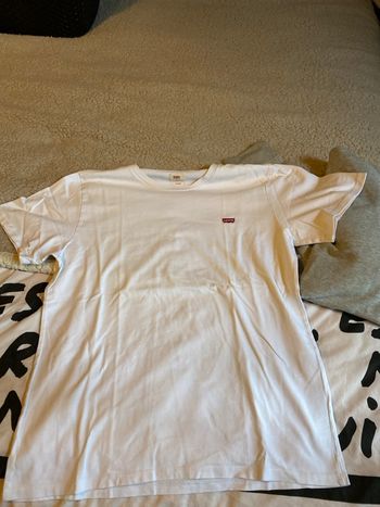 Vends teeshirt blanc Lévis