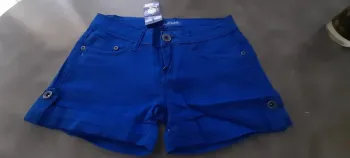 Short court taille 38 neuf