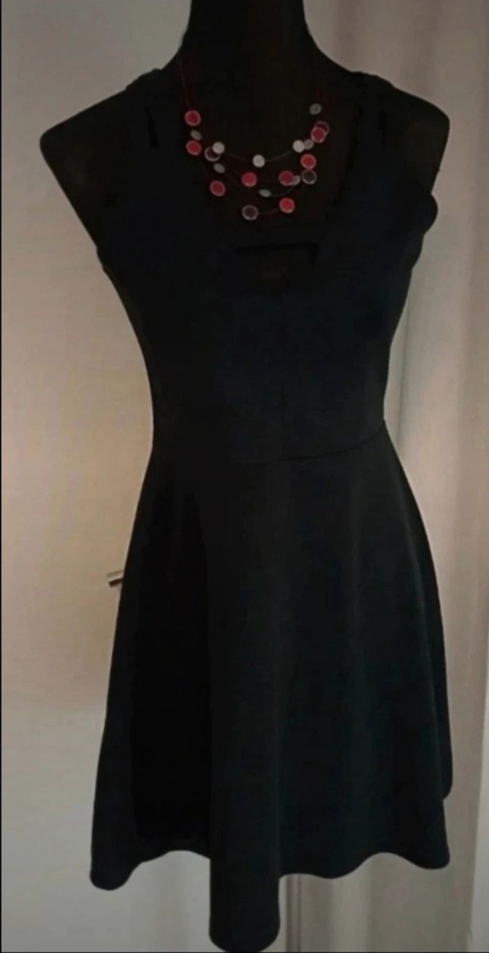 Robe noire - photo numéro 4