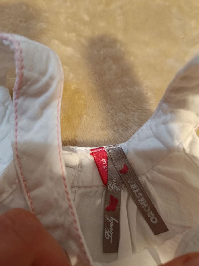 Tunique blanche satinée avec fleur en tulle - photo numéro 3