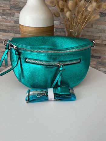 Banane turquoise brillante