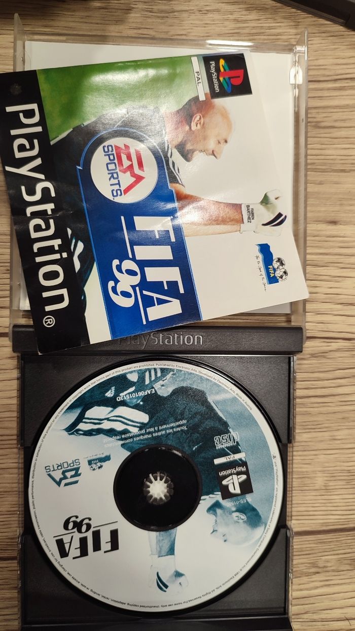 FIFA 99 ps1 - photo numéro 2