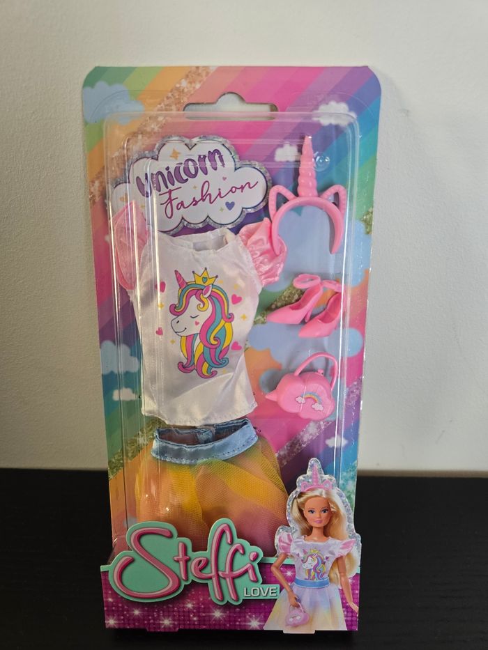 tenue pour poupée licorne blanc Steffi love