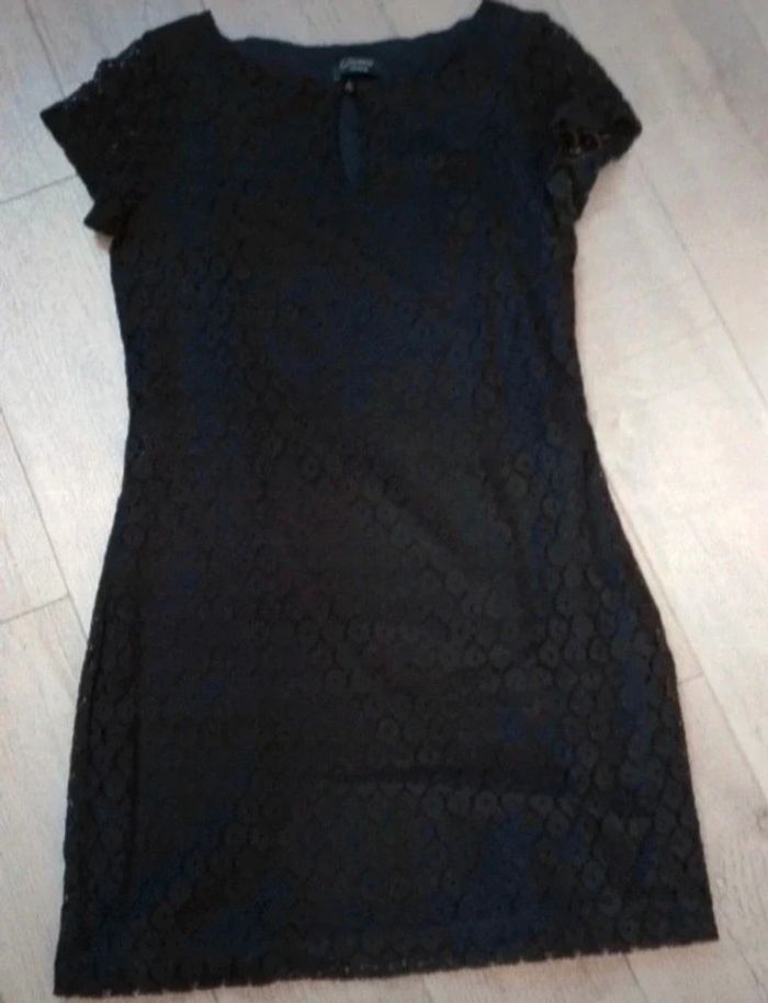 Robe dentelle - photo numéro 2