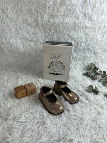 Paire de babies coloris bronze Babybotte taille 20