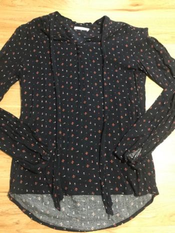 Blouse à col noué