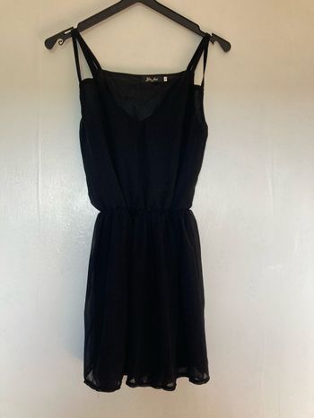 Robe courte taille S noire peu portée de marque yu fei.