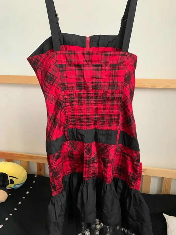 Robe rouge style gothique - photo numéro 5