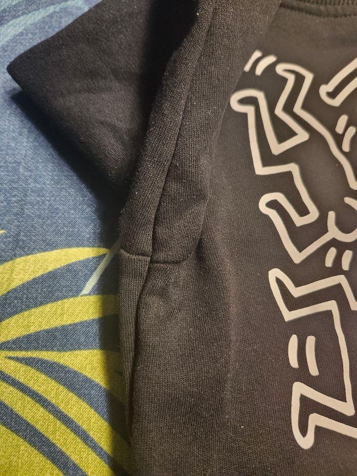 Sweat pull garçon Keith haring coeur noir 4 ans kiabi - photo numéro 4