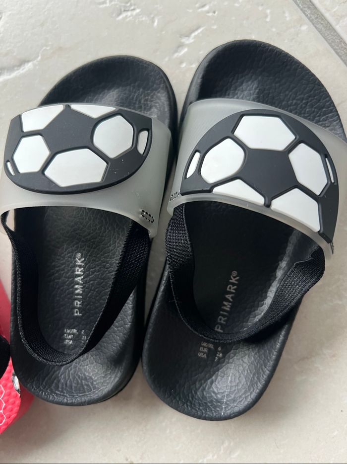 Deux paires de sandales taille  23 - photo numéro 4