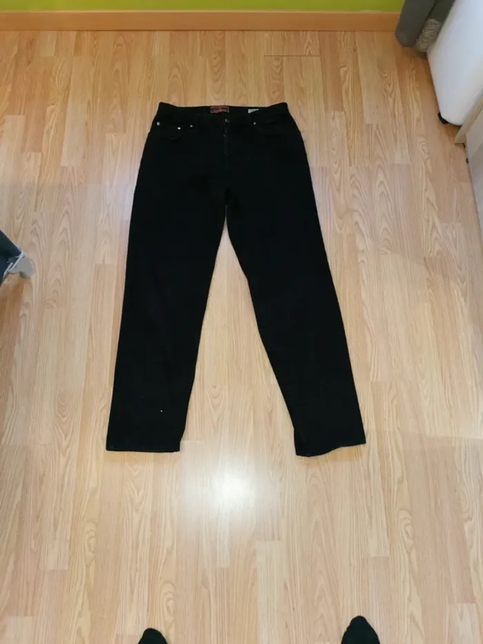 Jean homme noir assez epais taille 44