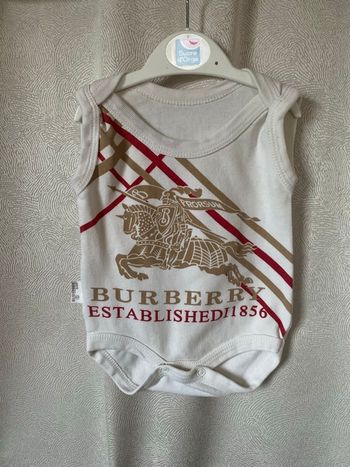 Bodys sans manche Burberry 6 mois 