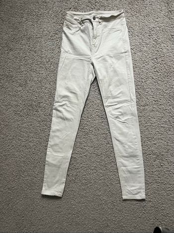 Jean cache cache