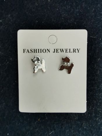 Puces d'oreilles chiens