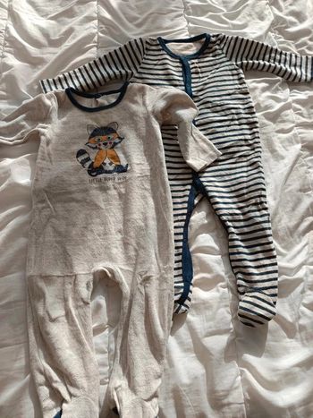 Lot 2 pyjamas in extenso tbe 80cm 18m