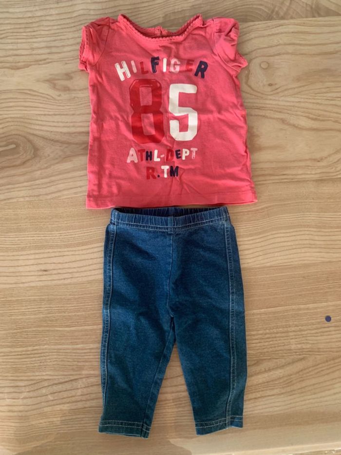 Ensemble jeans + t shirt tommy hilfigher taille 6 mois
