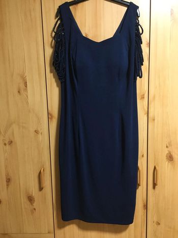 Robe de cérémonie doublée en couleur bleu nuit. En taille 44/46