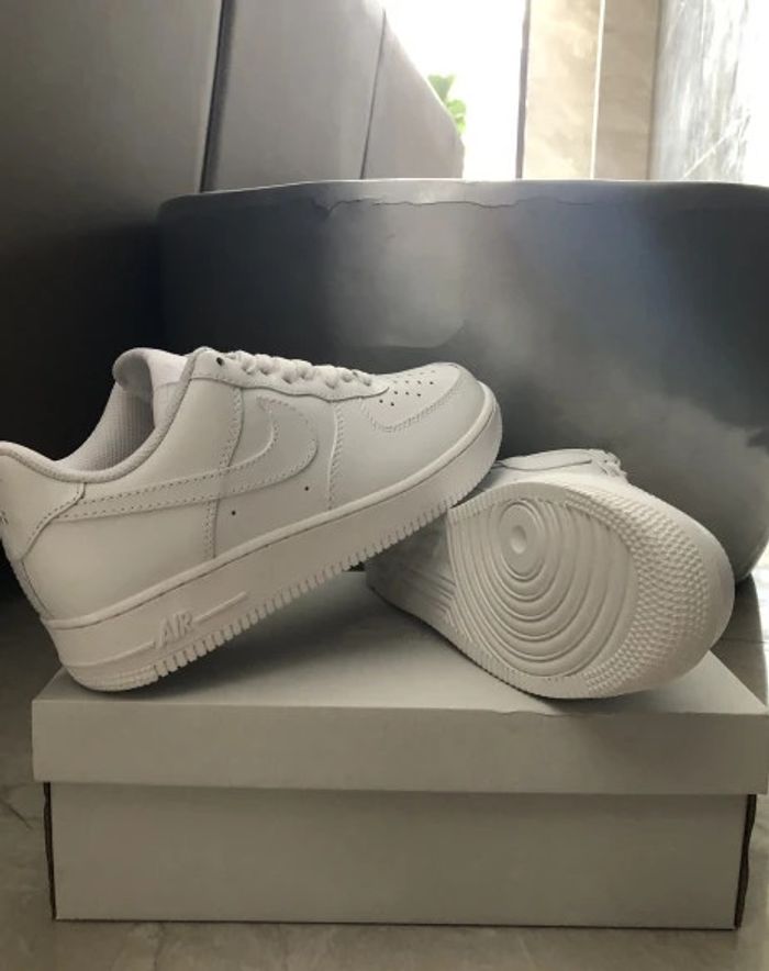 Nike Air Force 1 Low '07 White 42.5 - photo numéro 2