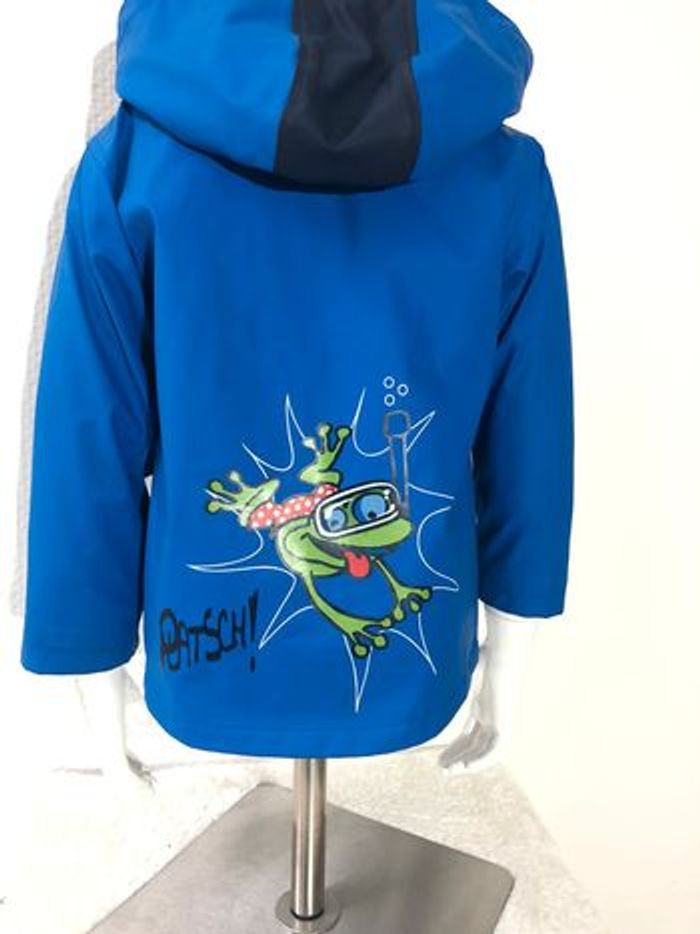 Magnifique imperméable en très bon état avec capuche.