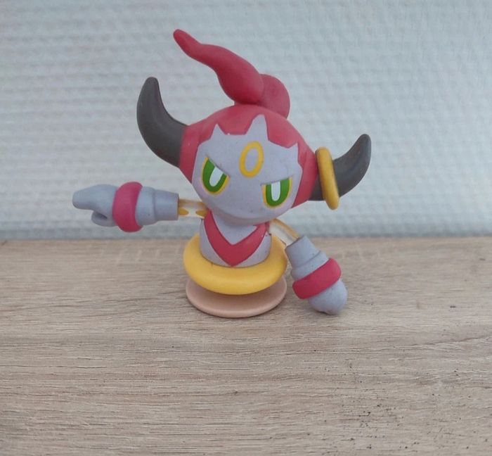 Figurine pokémon hoopa