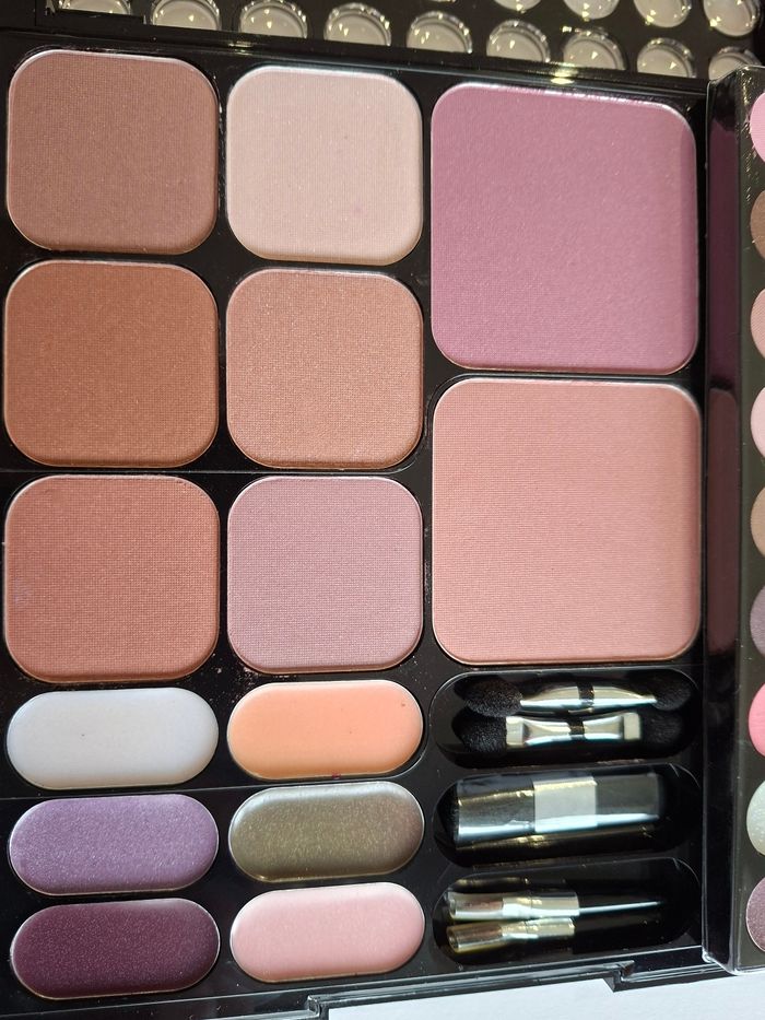 Palette maquillage complète Nocibé – neuve – yeux / teint / lèvres - photo numéro 5