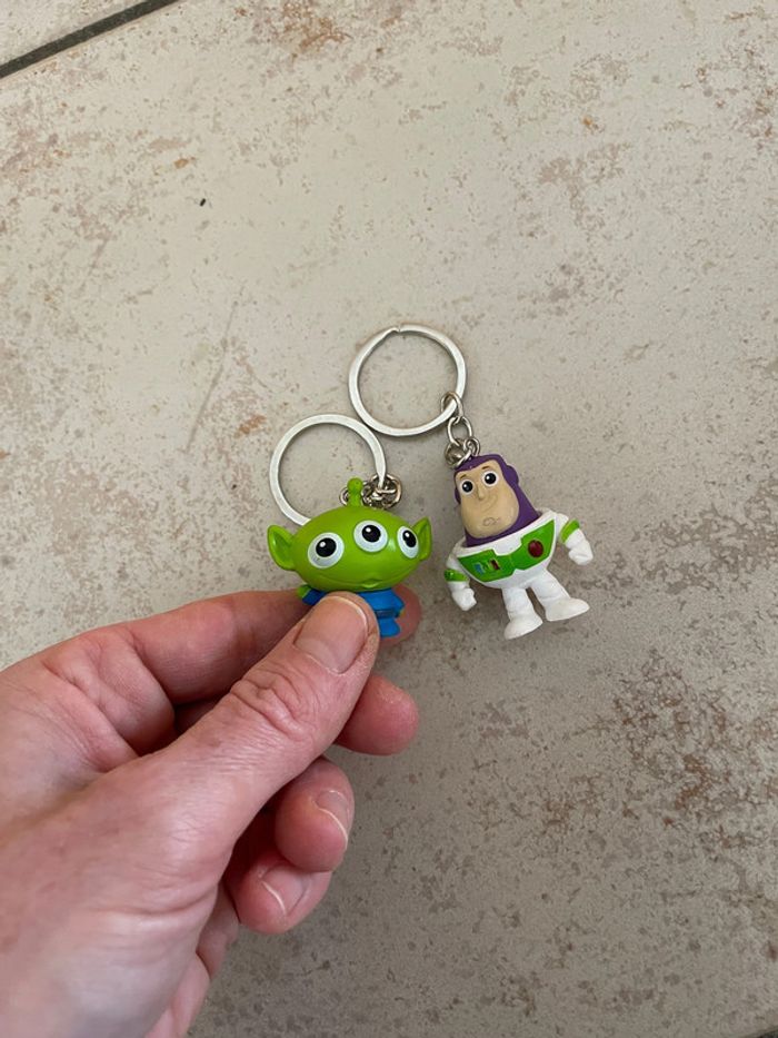 2 figurines porte clés Toy Story (Alien et Buzz) - photo numéro 2