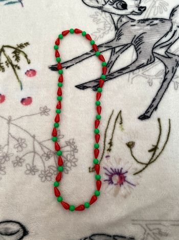 Lot de trois colliers.