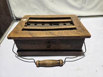 Ancienne chauferrette bois et métal 