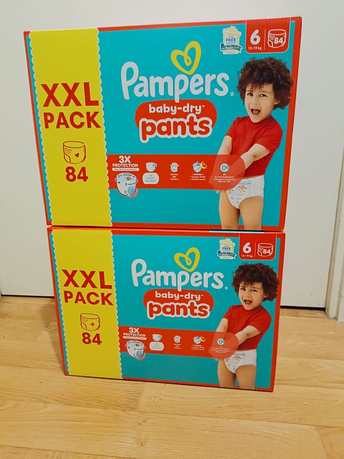 Lot de couches Pampers pants taille 6