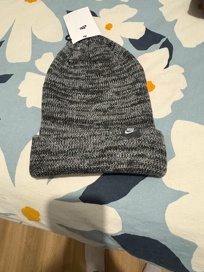 Bonnet gris Nike