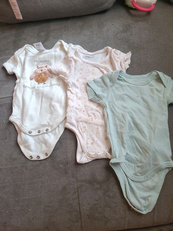 Lot bodies manches courtes x3