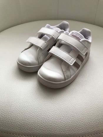 Baskets Adidas fille taille 25