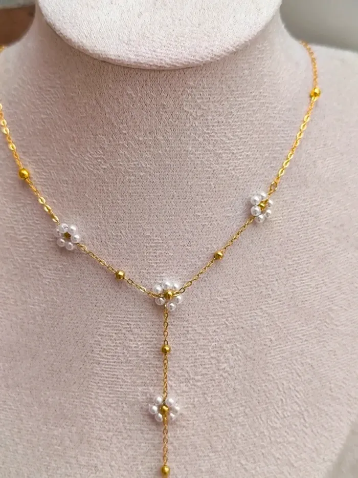 Pendentif doré en Y avec fleurs marguerites blanches nacrées - photo numéro 6