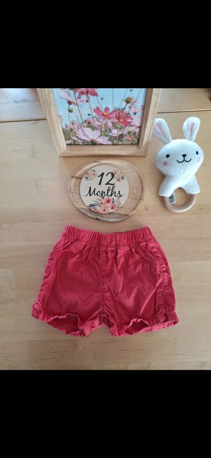Short pour fille taille 12mois très bon état