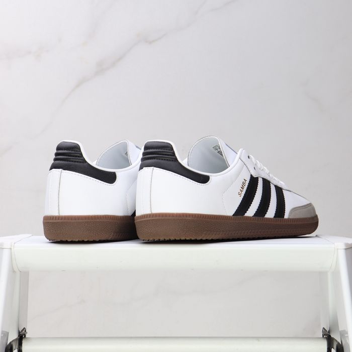En stock : Baskets classiques ADIDAS ORIGINALS SAMBA OG. Un modèle plébiscité par les célébrités et - photo numéro 2