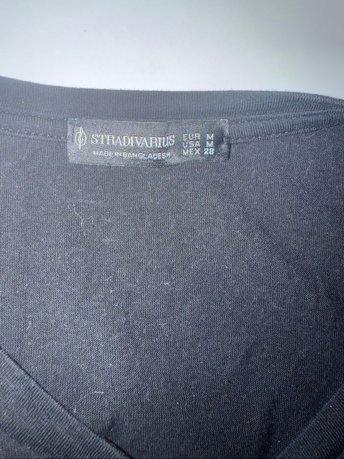 T-shirt noir col V Stradivarius - Taille M - Très bon état - photo numéro 3