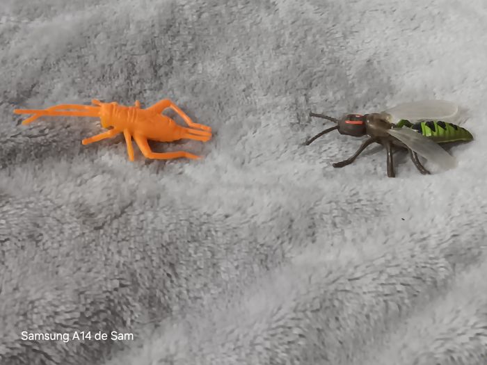 Lot de 2 figurines insecte - photo numéro 4