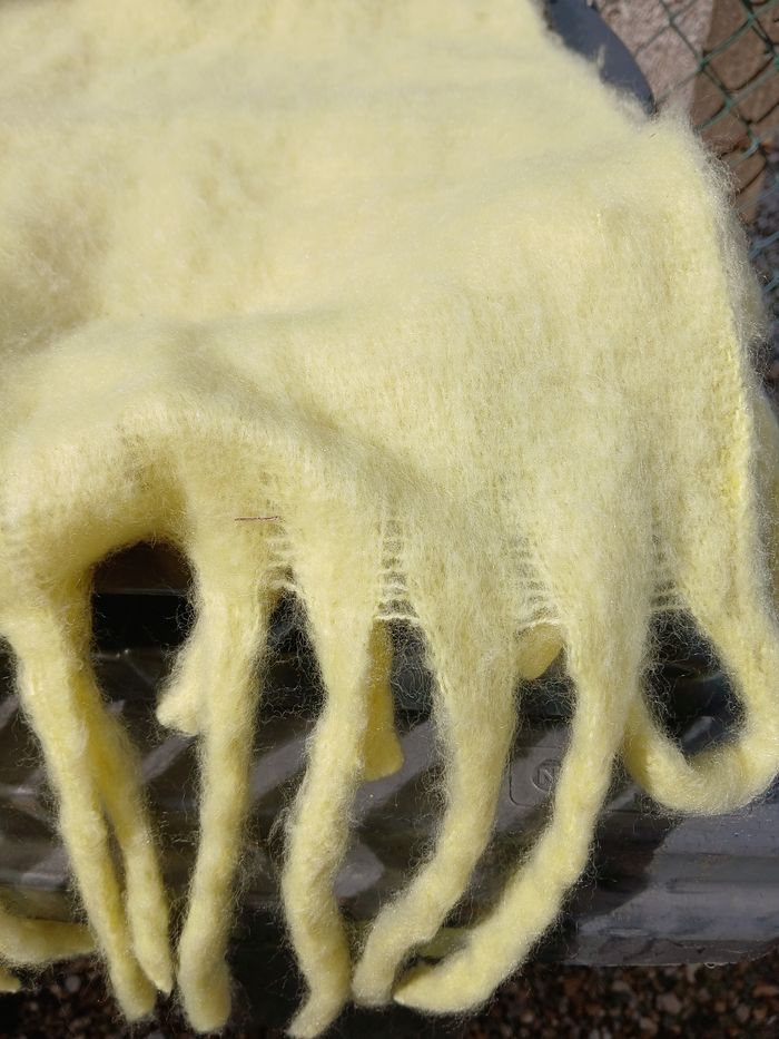 Écharpe jaune neuf - photo numéro 3