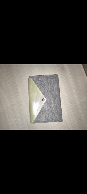 Pochette grise