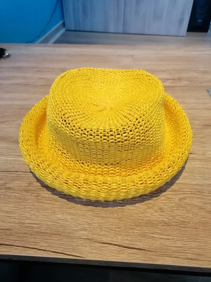 Chapeau jaune