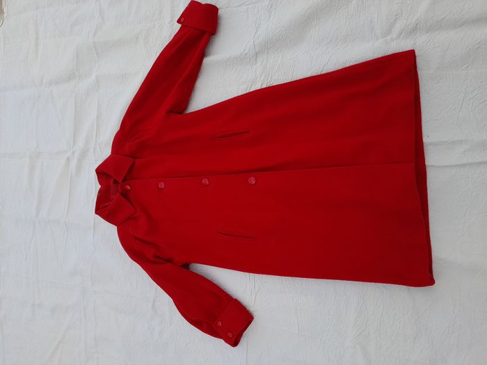 Manteau en pure laine vierge.