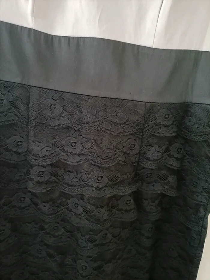 Robe de soirée élégante en dentelle - photo numéro 5